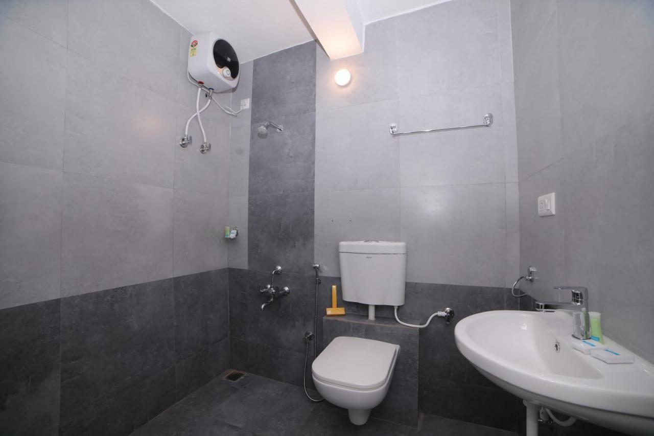 The Base Inn Puducherry Zewnętrze zdjęcie